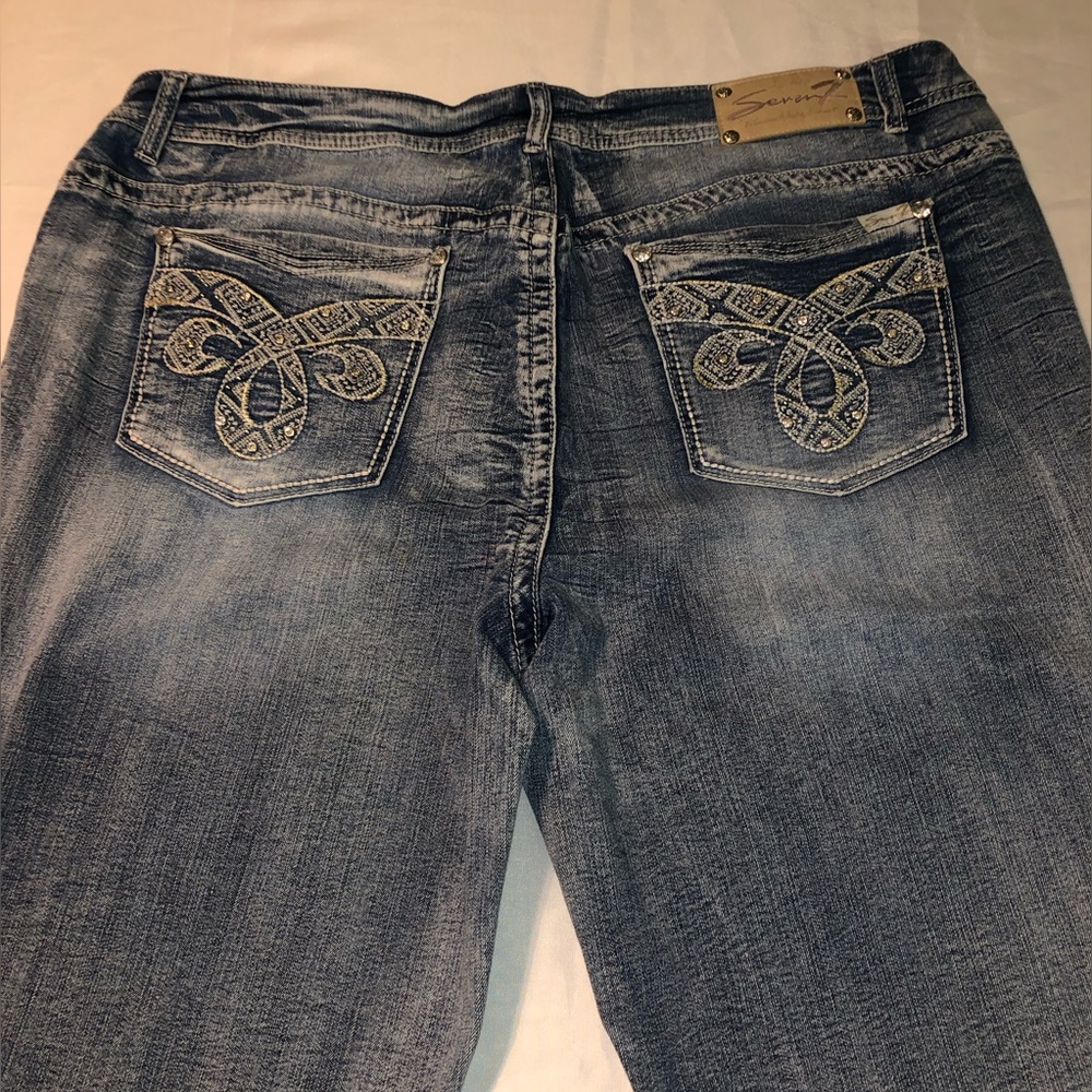 Seven7 Women's Gray Wash Boyfriend Jeans with Embroidered Back Pockets